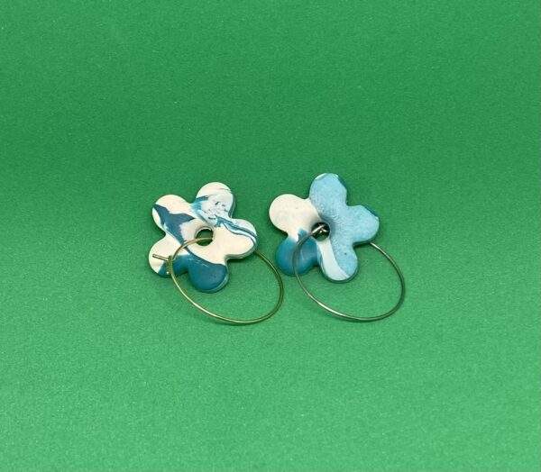 pendientes arcilla azules